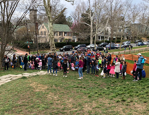 Easter Egg Hunting crowd 2018